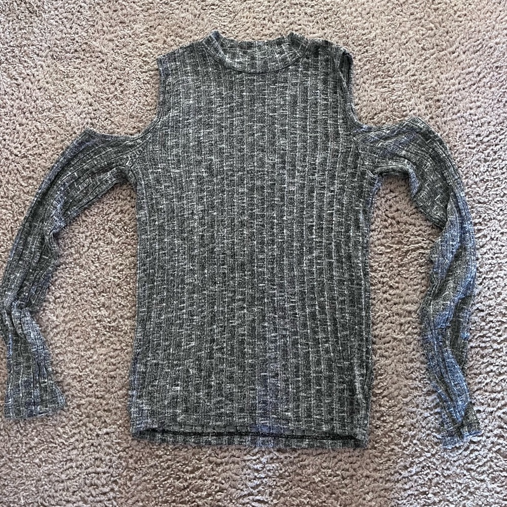 Shoulder cut-out long sleeve top